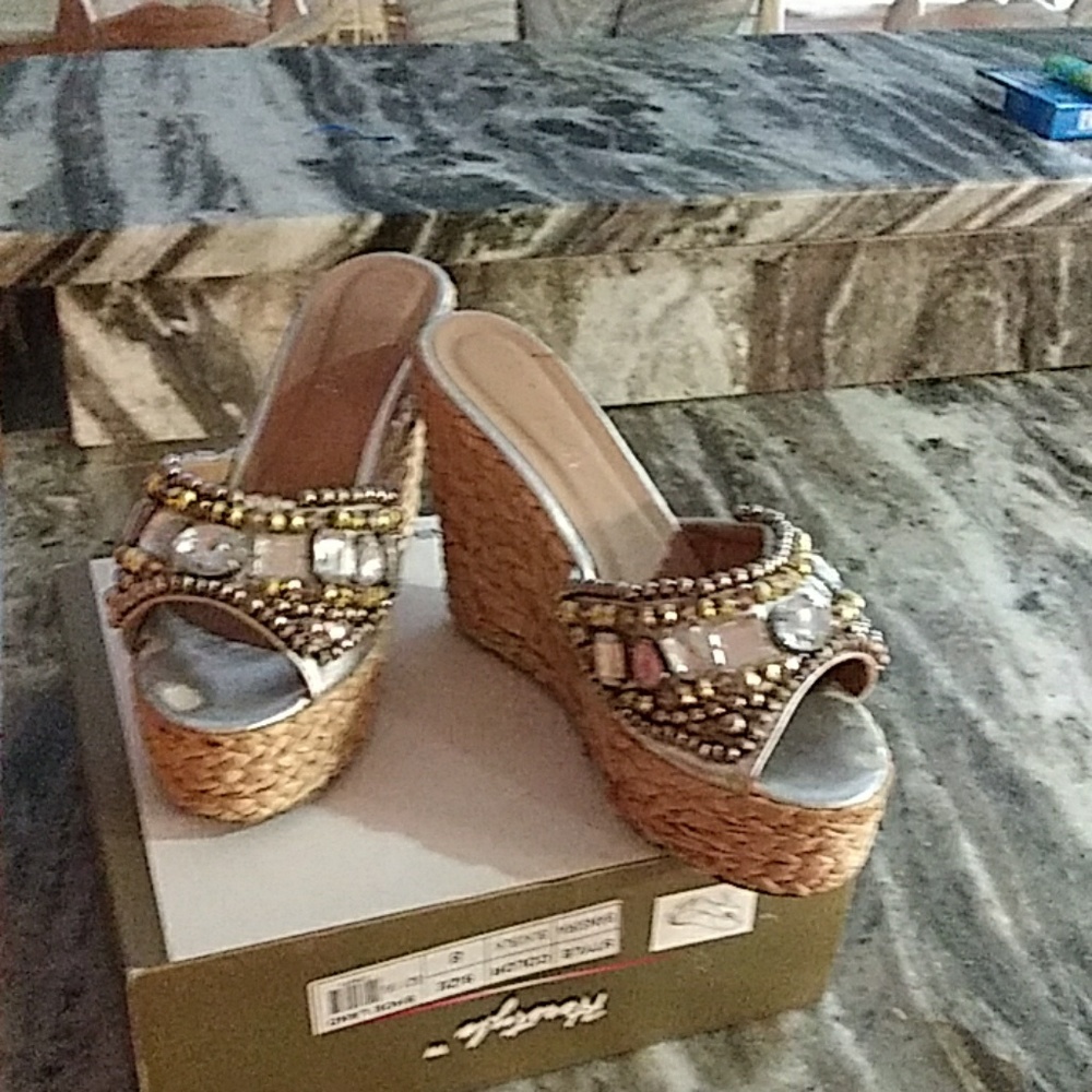Shoes - Picture 2 of 3